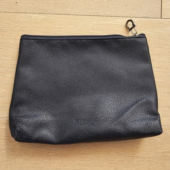 FERRAGAMO × Turkish Airlines Travel amenities kit - Picture 5 of 11